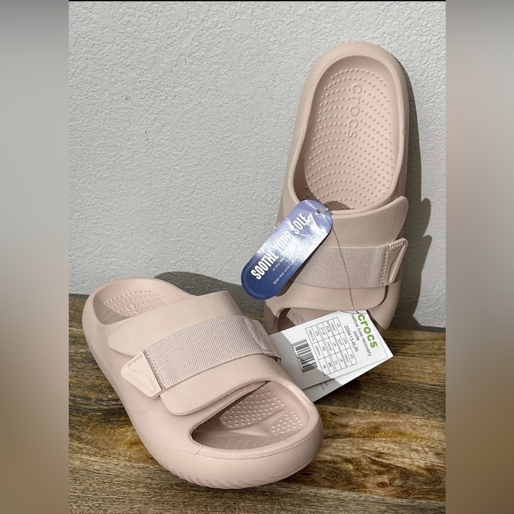Crocs Unisex Mellow Luxe Recovery Slide Quartz Women's 7 Sandals Pink NEW